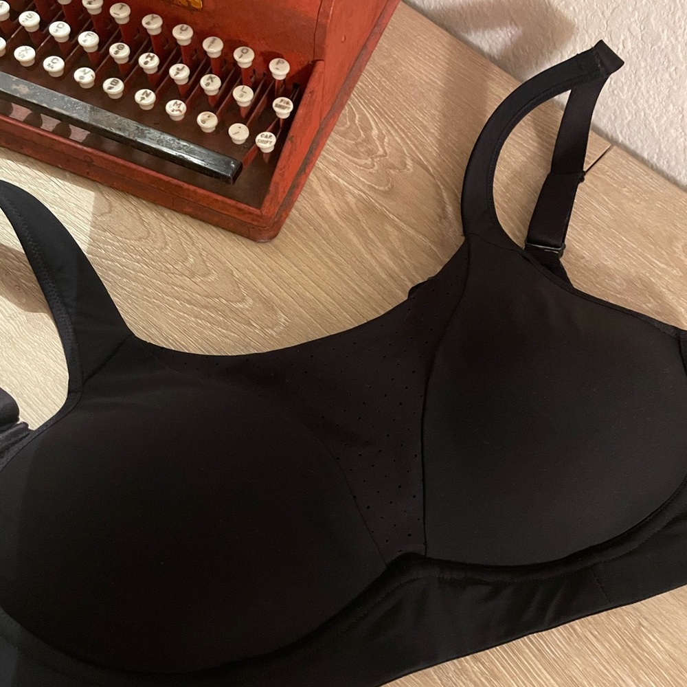 Lululemon black sports bra 36D